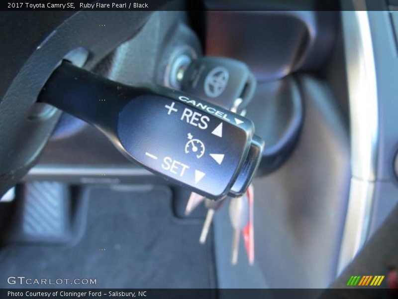 Ruby Flare Pearl / Black 2017 Toyota Camry SE
