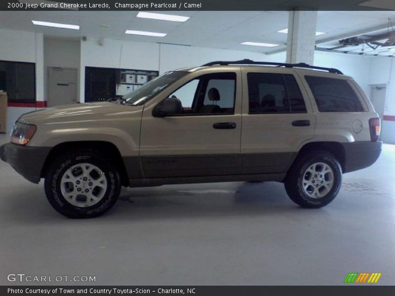 Champagne Pearlcoat / Camel 2000 Jeep Grand Cherokee Laredo
