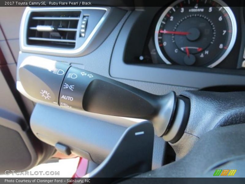 Ruby Flare Pearl / Black 2017 Toyota Camry SE