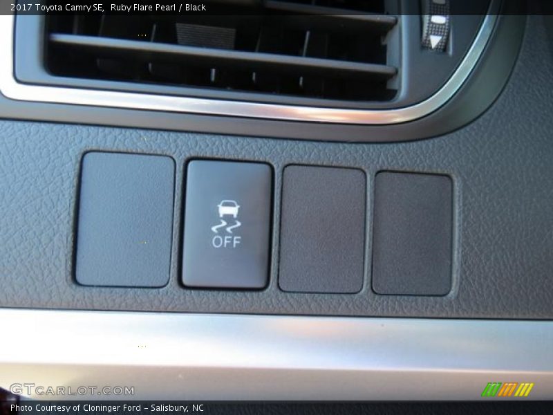 Ruby Flare Pearl / Black 2017 Toyota Camry SE
