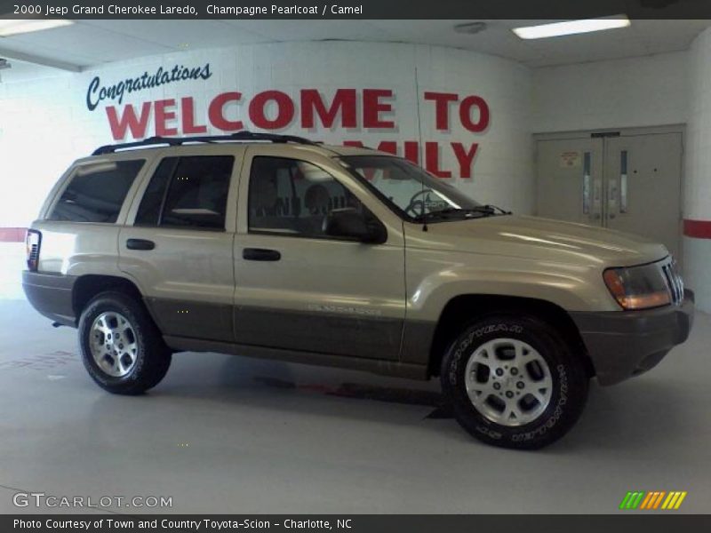 Champagne Pearlcoat / Camel 2000 Jeep Grand Cherokee Laredo