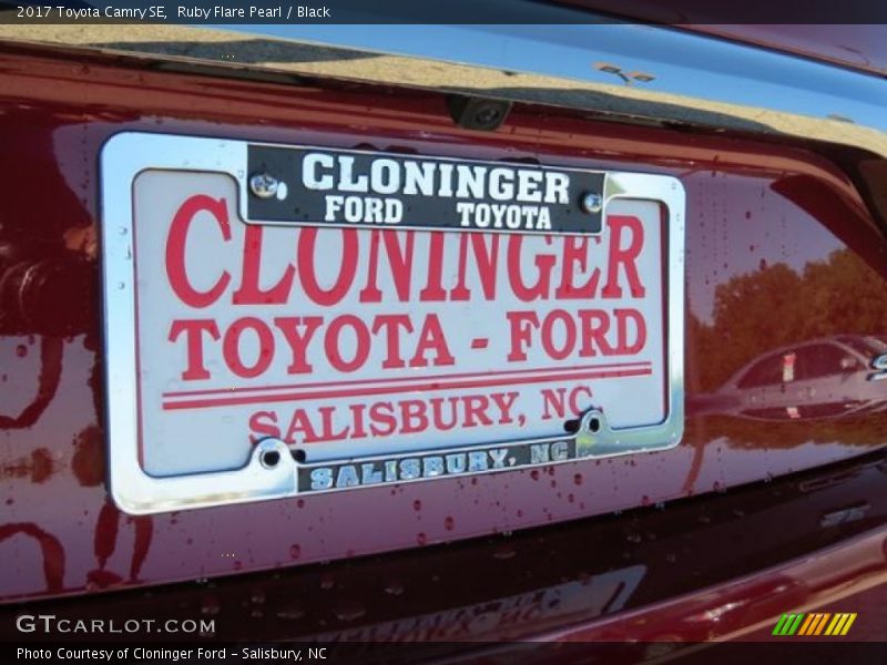 Ruby Flare Pearl / Black 2017 Toyota Camry SE