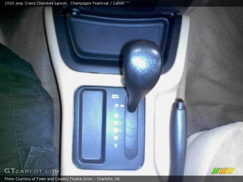 Champagne Pearlcoat / Camel 2000 Jeep Grand Cherokee Laredo