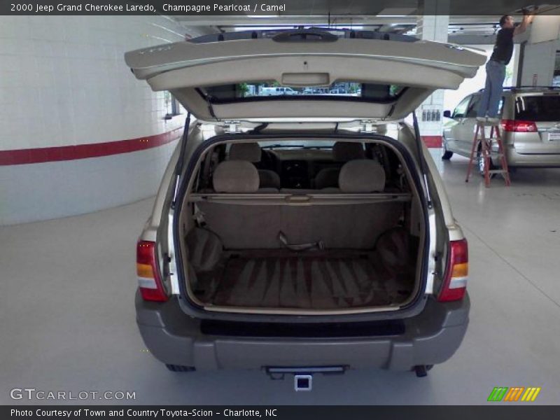 Champagne Pearlcoat / Camel 2000 Jeep Grand Cherokee Laredo