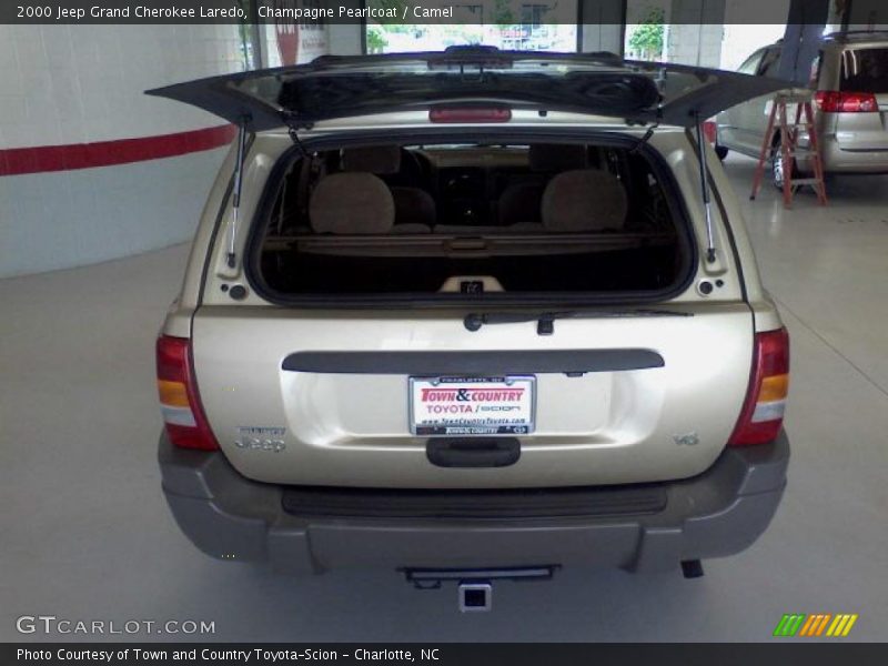 Champagne Pearlcoat / Camel 2000 Jeep Grand Cherokee Laredo