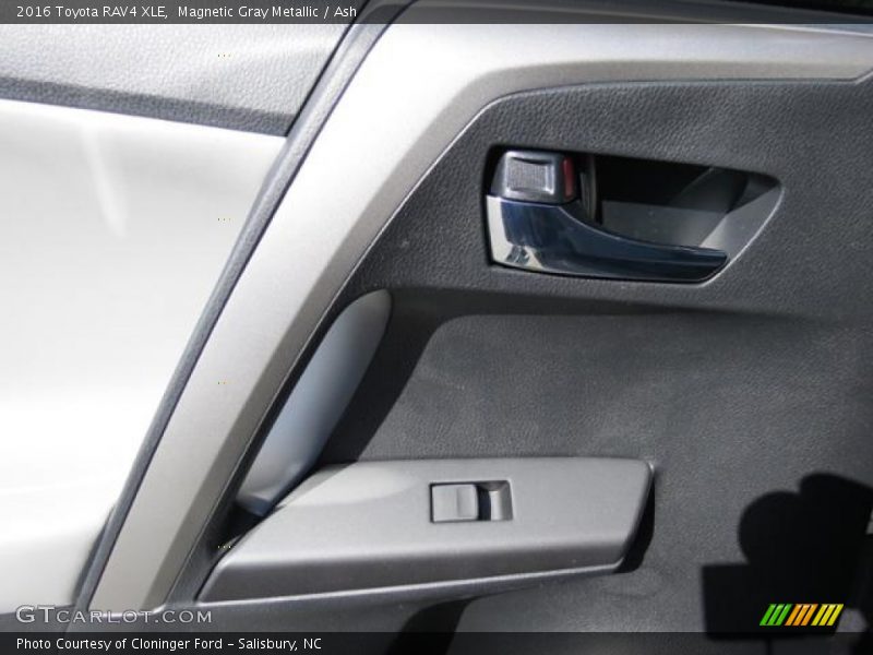 Magnetic Gray Metallic / Ash 2016 Toyota RAV4 XLE