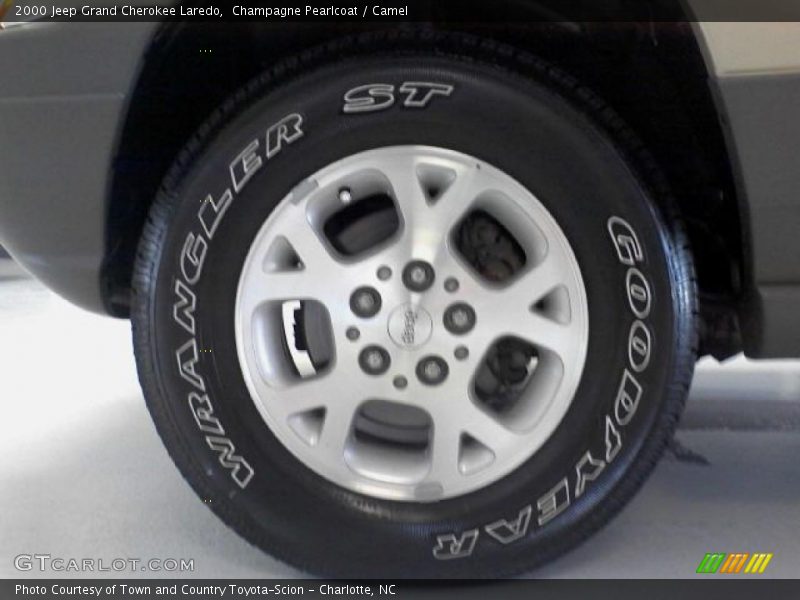 Champagne Pearlcoat / Camel 2000 Jeep Grand Cherokee Laredo