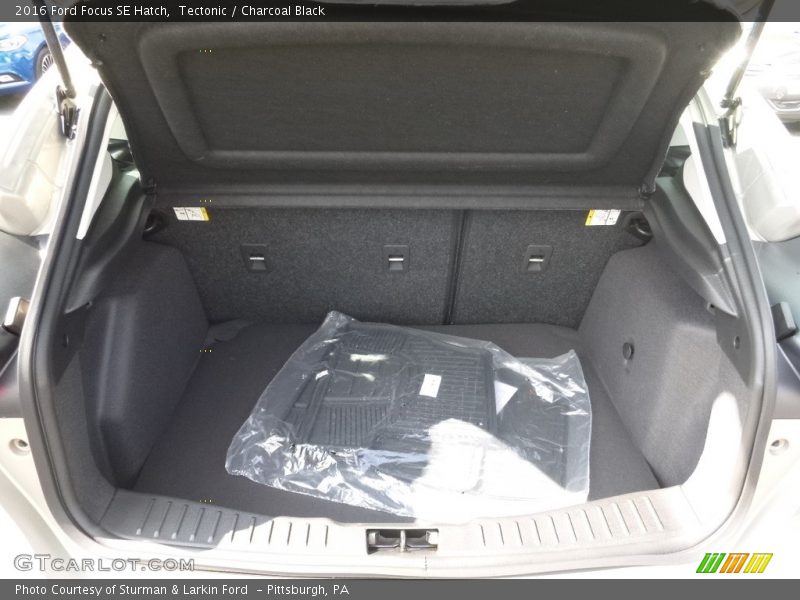 Tectonic / Charcoal Black 2016 Ford Focus SE Hatch