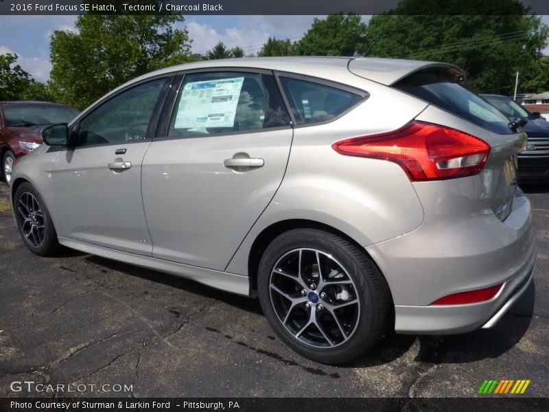 Tectonic / Charcoal Black 2016 Ford Focus SE Hatch