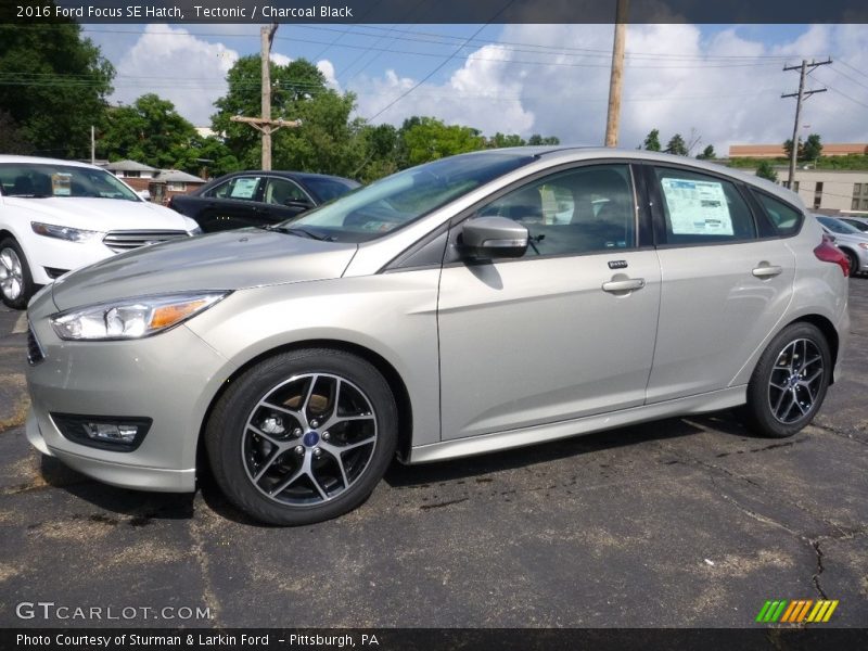 Tectonic / Charcoal Black 2016 Ford Focus SE Hatch