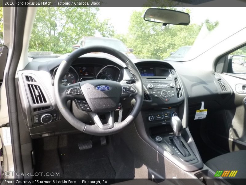 Tectonic / Charcoal Black 2016 Ford Focus SE Hatch