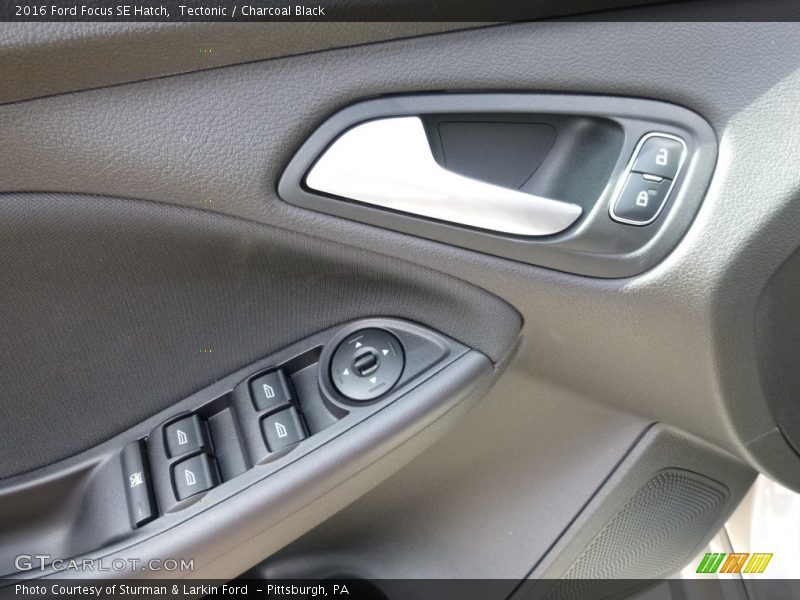 Tectonic / Charcoal Black 2016 Ford Focus SE Hatch
