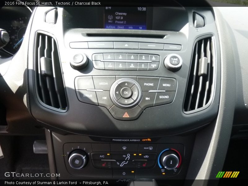 Tectonic / Charcoal Black 2016 Ford Focus SE Hatch