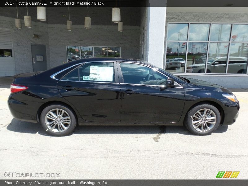 Midnight Black Metallic / Black 2017 Toyota Camry SE