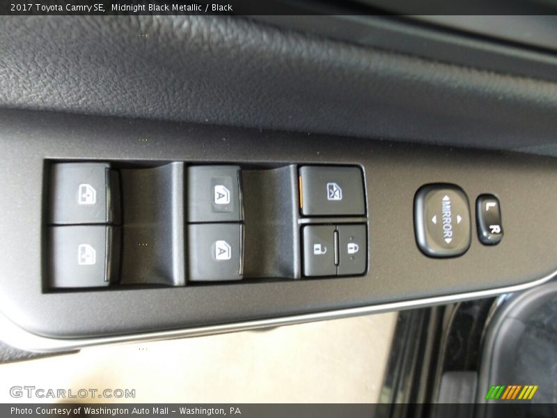 Midnight Black Metallic / Black 2017 Toyota Camry SE