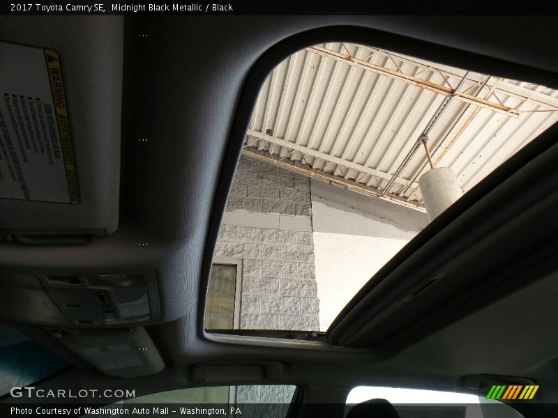 Midnight Black Metallic / Black 2017 Toyota Camry SE