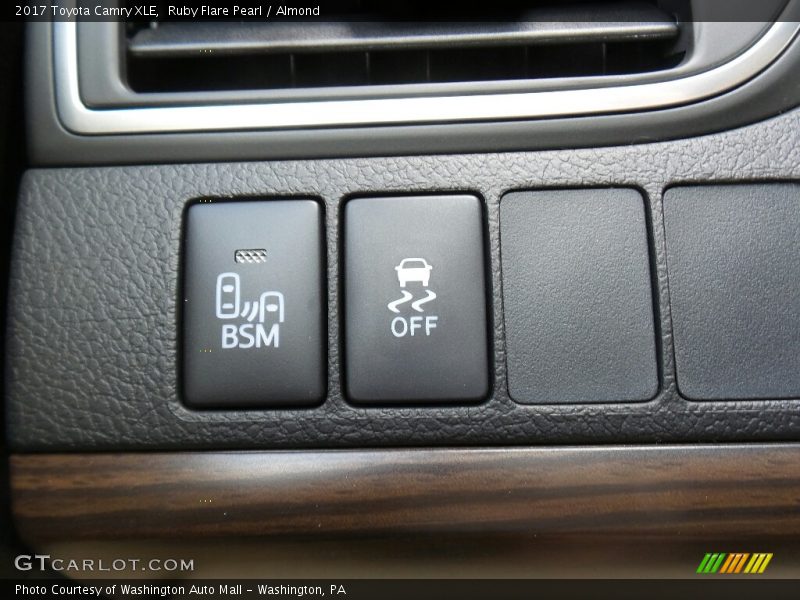 Ruby Flare Pearl / Almond 2017 Toyota Camry XLE