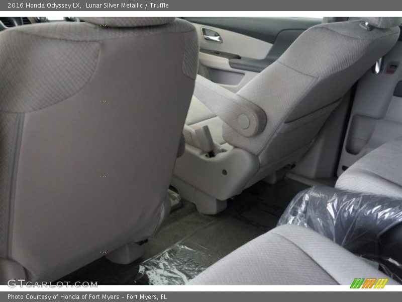 Lunar Silver Metallic / Truffle 2016 Honda Odyssey LX