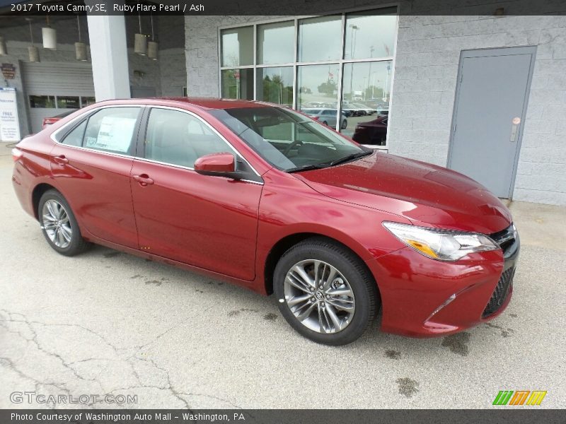 Front 3/4 View of 2017 Camry SE