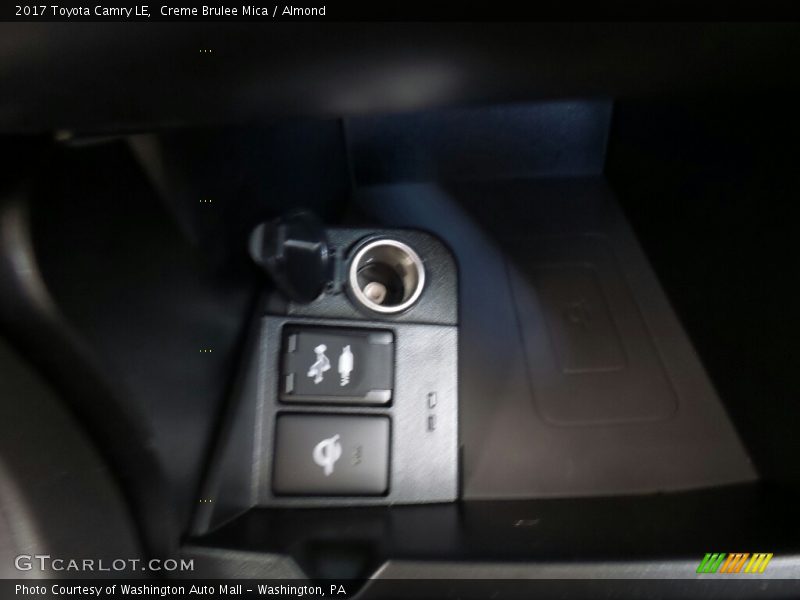 Creme Brulee Mica / Almond 2017 Toyota Camry LE
