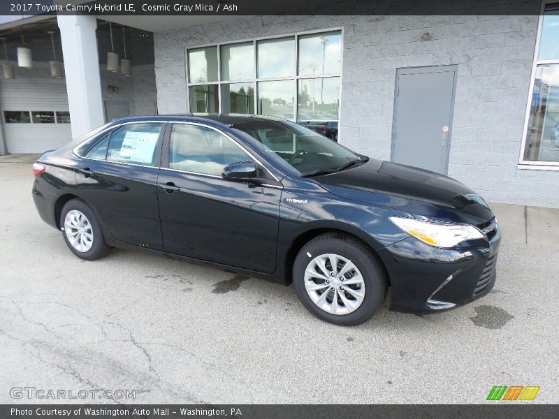 Front 3/4 View of 2017 Camry Hybrid LE