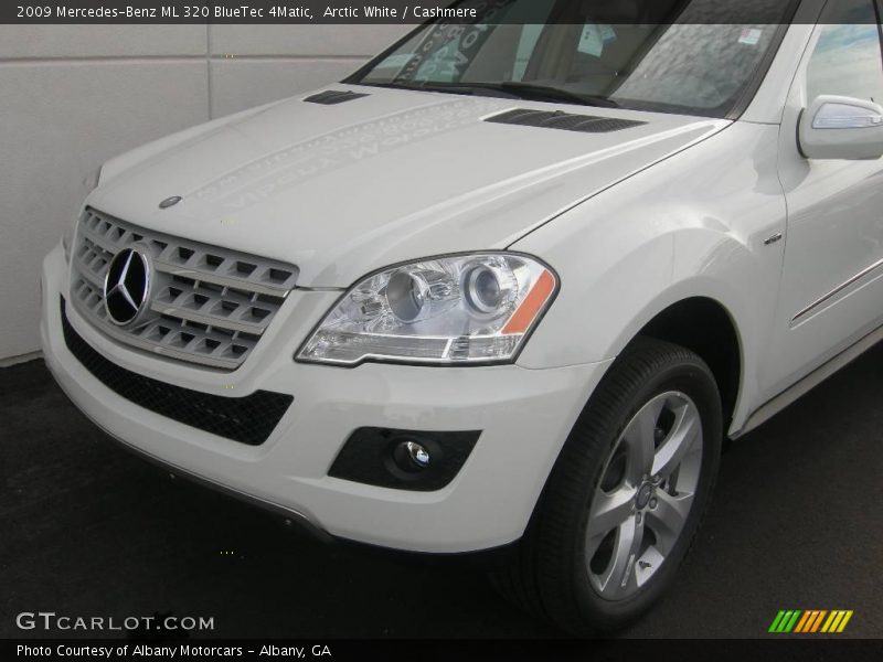 Arctic White / Cashmere 2009 Mercedes-Benz ML 320 BlueTec 4Matic