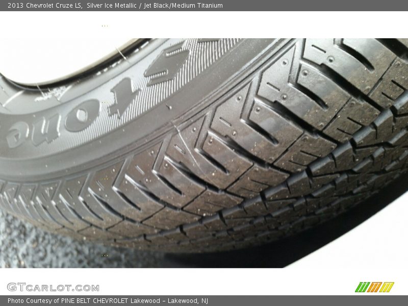 Silver Ice Metallic / Jet Black/Medium Titanium 2013 Chevrolet Cruze LS