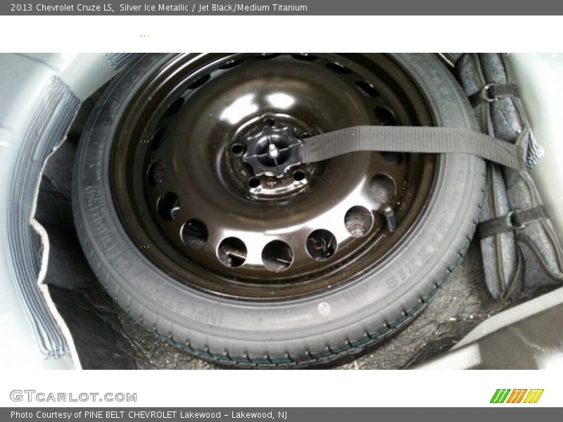 Silver Ice Metallic / Jet Black/Medium Titanium 2013 Chevrolet Cruze LS