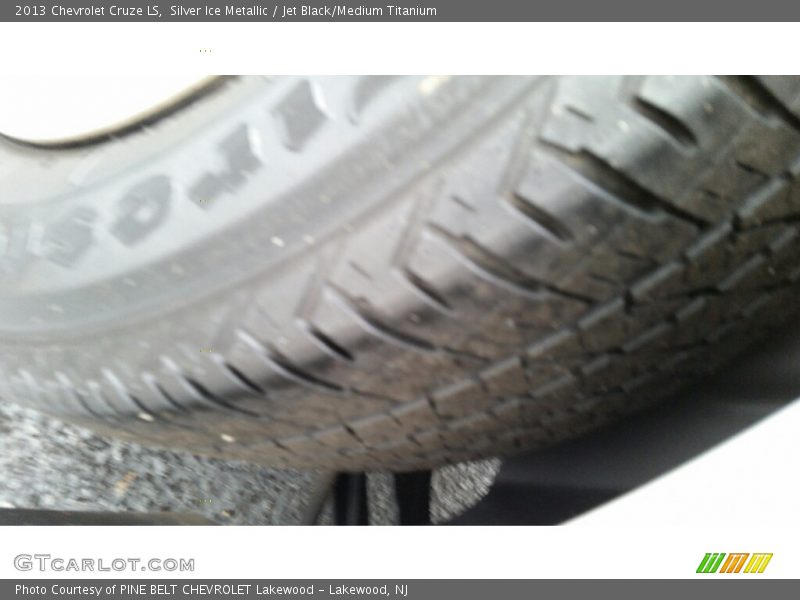 Silver Ice Metallic / Jet Black/Medium Titanium 2013 Chevrolet Cruze LS
