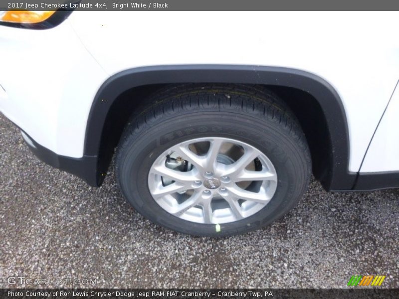 Bright White / Black 2017 Jeep Cherokee Latitude 4x4