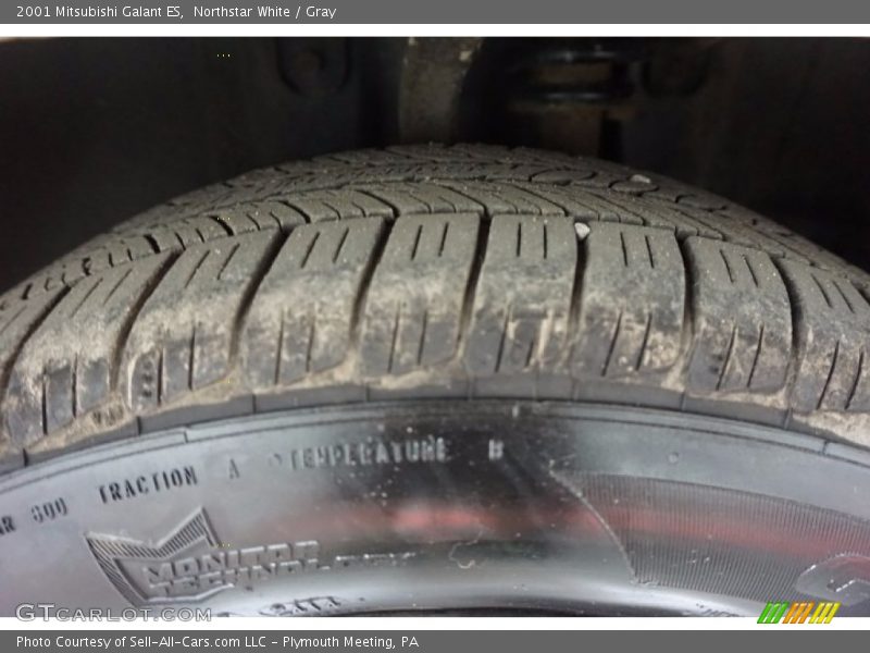Northstar White / Gray 2001 Mitsubishi Galant ES