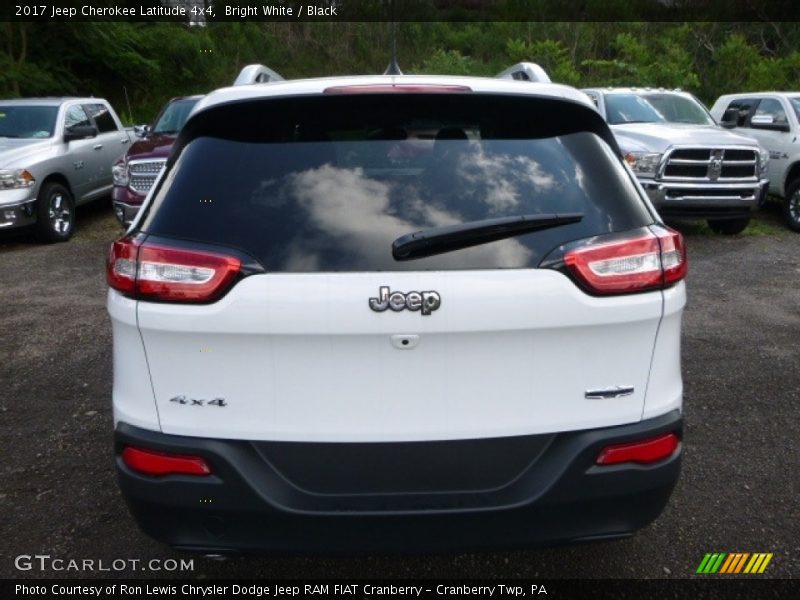 Bright White / Black 2017 Jeep Cherokee Latitude 4x4