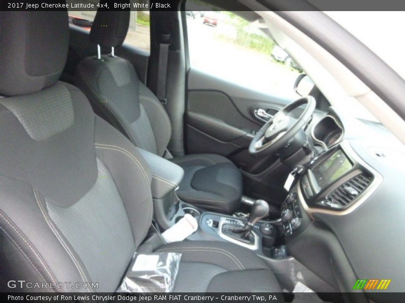 Bright White / Black 2017 Jeep Cherokee Latitude 4x4