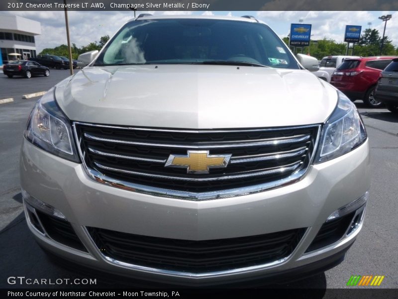 Champagne Silver Metallic / Ebony 2017 Chevrolet Traverse LT AWD