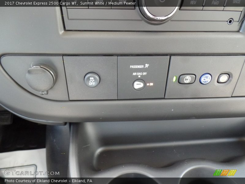 Summit White / Medium Pewter 2017 Chevrolet Express 2500 Cargo WT