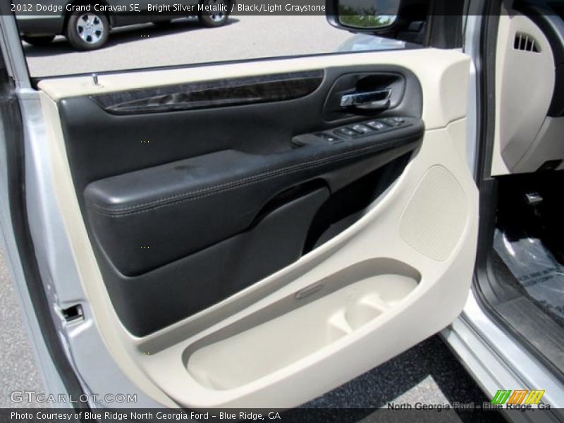 Bright Silver Metallic / Black/Light Graystone 2012 Dodge Grand Caravan SE