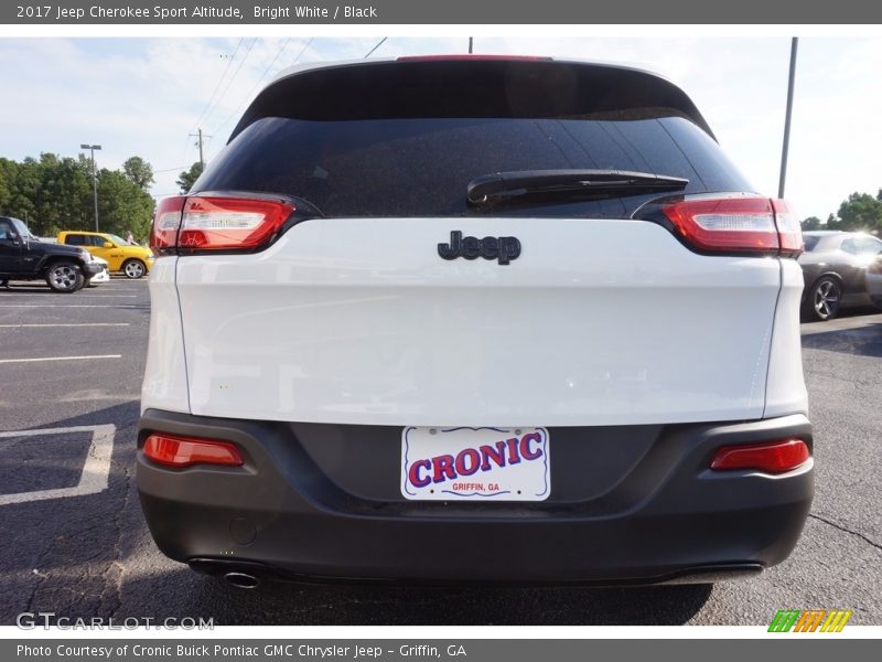 Bright White / Black 2017 Jeep Cherokee Sport Altitude