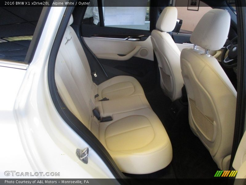 Alpine White / Oyster 2016 BMW X1 xDrive28i