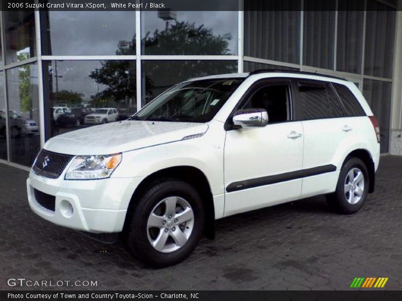 White Pearl / Black 2006 Suzuki Grand Vitara XSport