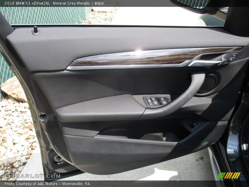 Mineral Grey Metallic / Black 2016 BMW X1 xDrive28i