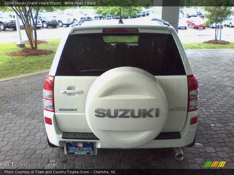 White Pearl / Black 2006 Suzuki Grand Vitara XSport