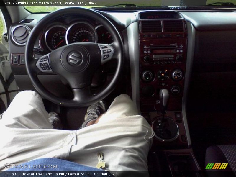 White Pearl / Black 2006 Suzuki Grand Vitara XSport