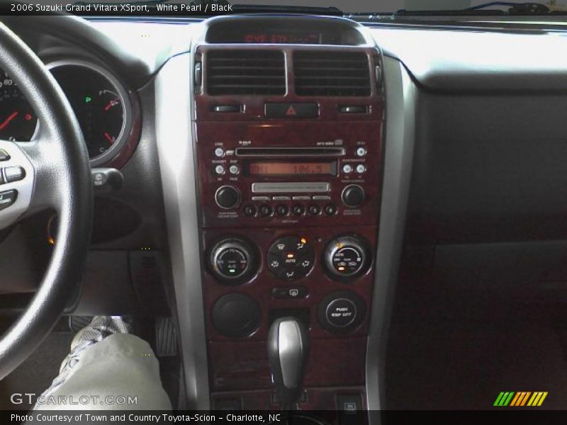 White Pearl / Black 2006 Suzuki Grand Vitara XSport