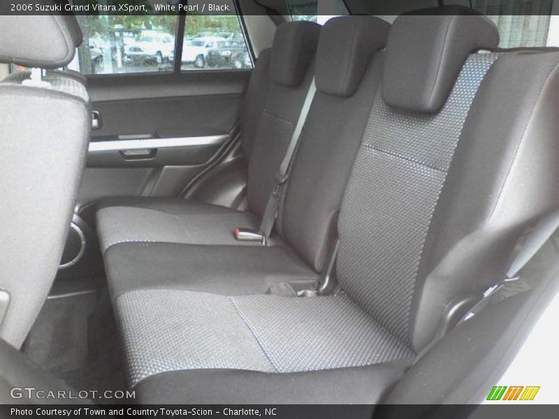 White Pearl / Black 2006 Suzuki Grand Vitara XSport