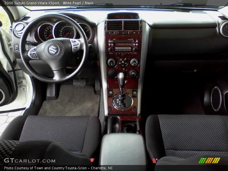 White Pearl / Black 2006 Suzuki Grand Vitara XSport