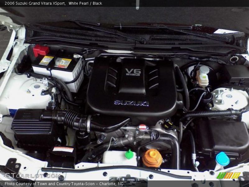 White Pearl / Black 2006 Suzuki Grand Vitara XSport