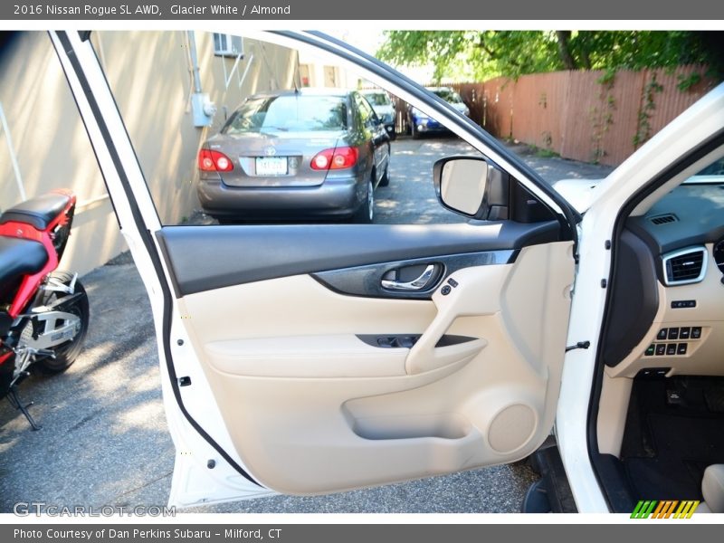 Glacier White / Almond 2016 Nissan Rogue SL AWD