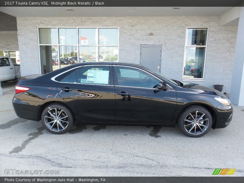 Midnight Black Metallic / Black 2017 Toyota Camry XSE