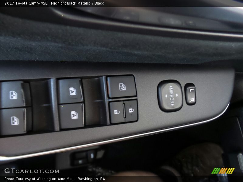 Controls of 2017 Camry XSE