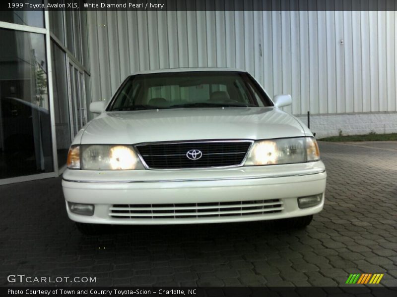 White Diamond Pearl / Ivory 1999 Toyota Avalon XLS
